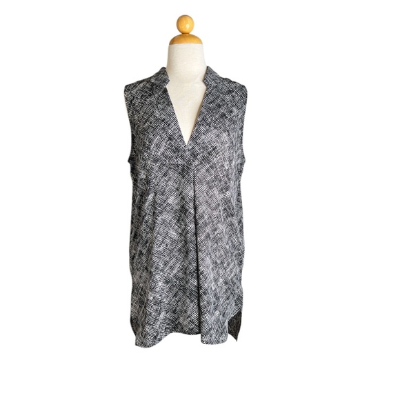 Banana Republic Tops - Banana Republic Black & White Sleeveless Blouse – Modern Print